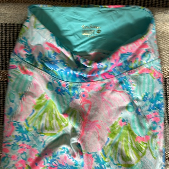 LILLY PULITZER LUXLETIC LEGGINGS SIZE XS - Picture 3 of 4